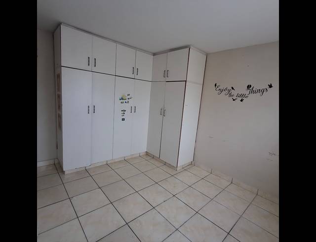 2 BEDROOM FLAT FOR SALE IN AUSTERVILLE